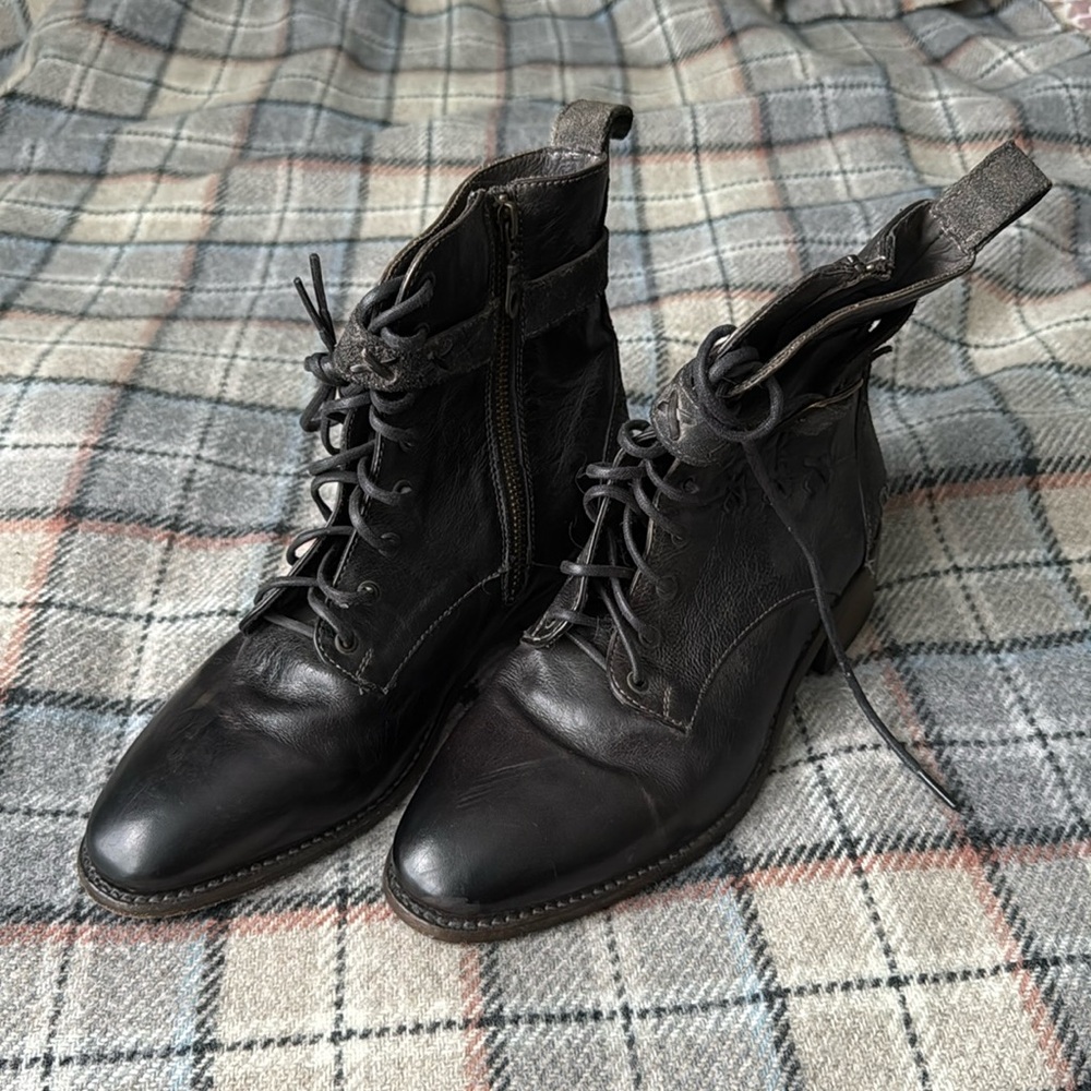 Bed Stu black leather boots, lace up with a zipper, size 38
